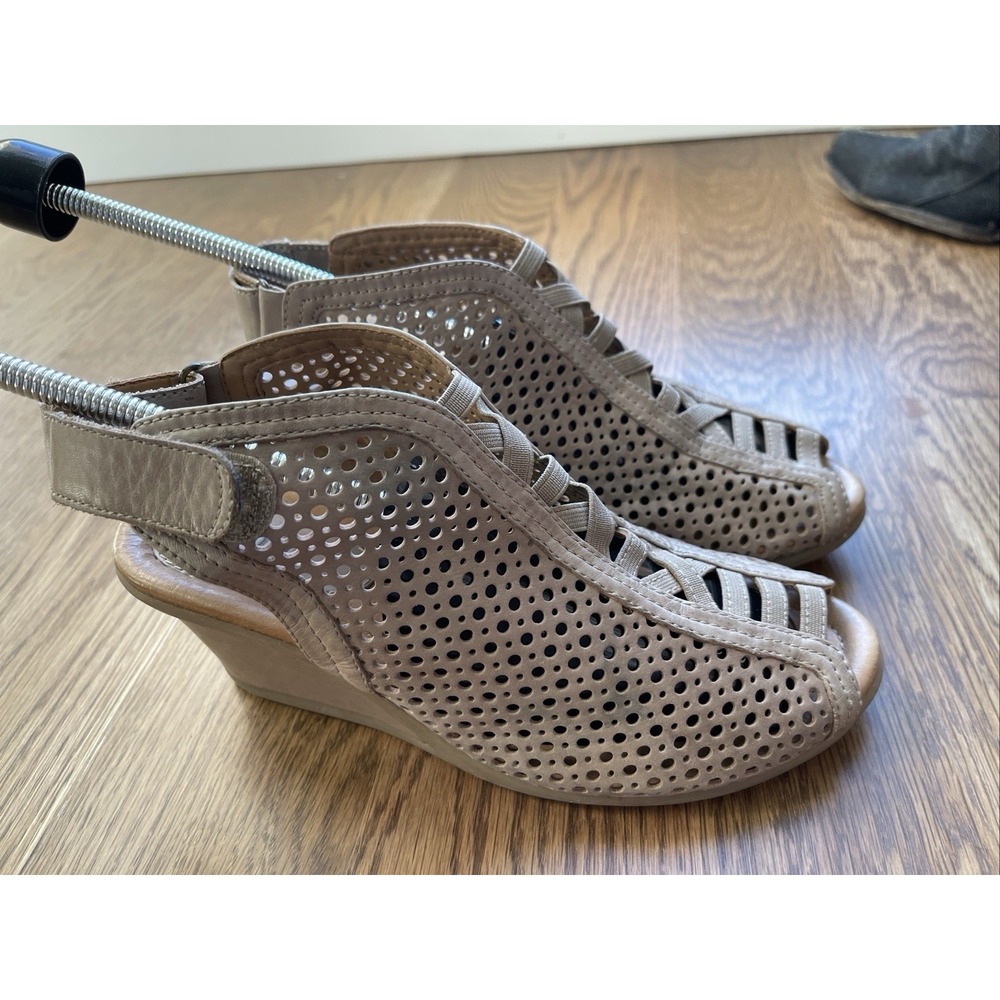 Earth Taupe Calla Perforated Leather Peep-Toe Sling-Back Wedge Sandals Womens 8B